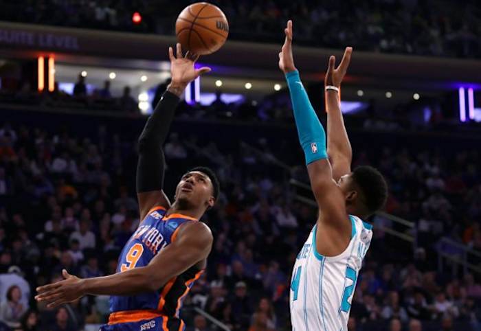 Barrett (9) returned to the New York lineup against Charlotte on Saturday